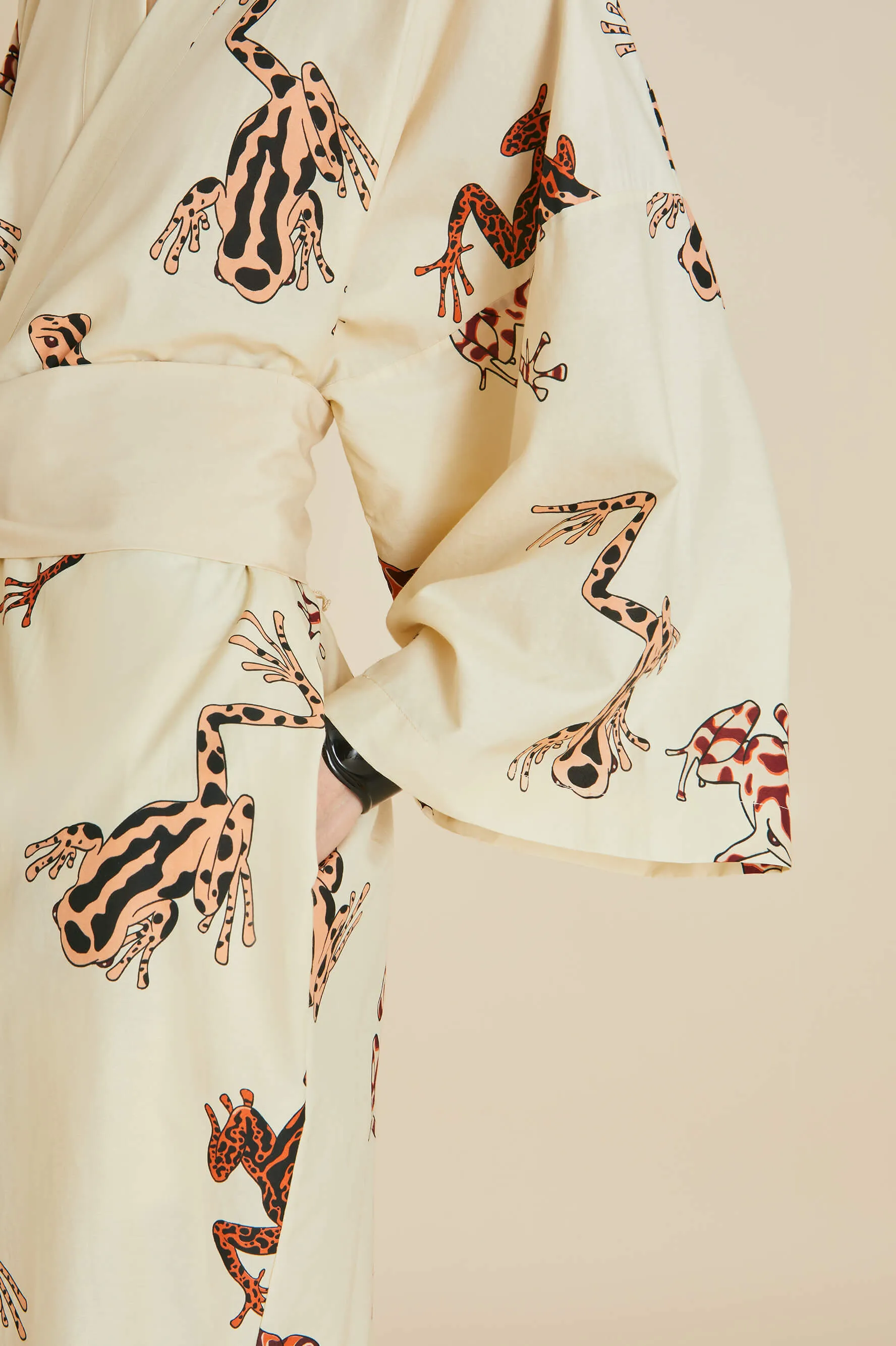 Amaya Hyades Cream Frog Robe in Cotton-Silk